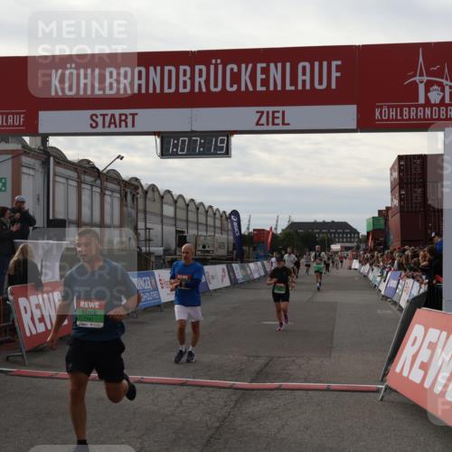 03.10.2025 - Köhlbrandbrückenlauf Julia Fischer http://msf.ph/oto/9029027 03.10.2025 16:07:20 Ziel 7093, 7302, 7340, 7402, 7434, 7560, 8026, 8847, 8925, 9018, 9261 meine-sportfotos.de