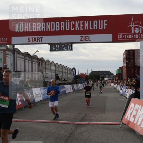 03.10.2025 - Köhlbrandbrückenlauf Julia Fischer http://msf.ph/oto/9029031 03.10.2025 16:07:20 Ziel 7093, 7302, 7340, 7402, 7434, 7560, 8026, 8847, 8925, 9018, 9261 meine-sportfotos.de