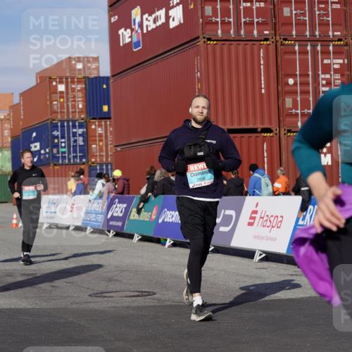 03.10.2025 - Köhlbrandbrückenlauf Michael Burmester http://msf.ph/oto/9029056 03.10.2025 10:33:42 Ziel 2175, 2465, 2511, 2838 meine-sportfotos.de