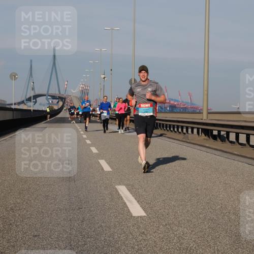 03.10.2025 - Köhlbrandbrückenlauf Fabian Wolf http://msf.ph/oto/9029061 03.10.2025 09:44:08 Position 3 3795 meine-sportfotos.de