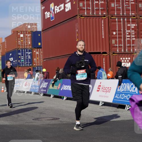 03.10.2025 - Köhlbrandbrückenlauf Michael Burmester http://msf.ph/oto/9029062 03.10.2025 10:33:42 Ziel 2175, 2465, 2511, 2838 meine-sportfotos.de