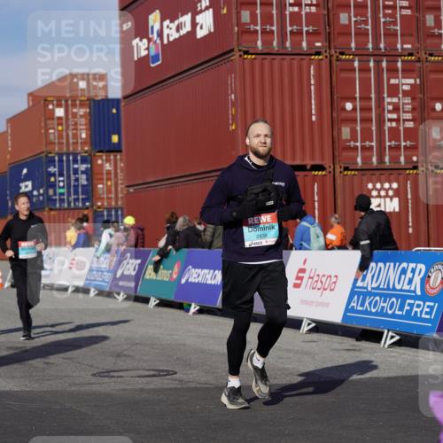 03.10.2025 - Köhlbrandbrückenlauf Michael Burmester http://msf.ph/oto/9029068 03.10.2025 10:33:42 Ziel 2175, 2465, 2511, 2838 meine-sportfotos.de