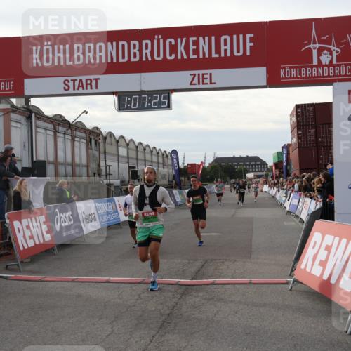 03.10.2025 - Köhlbrandbrückenlauf Julia Fischer http://msf.ph/oto/9029072 03.10.2025 16:07:25 Ziel 7093, 7302, 7340, 7402, 7434, 7560, 8925, 9018, 9261 meine-sportfotos.de