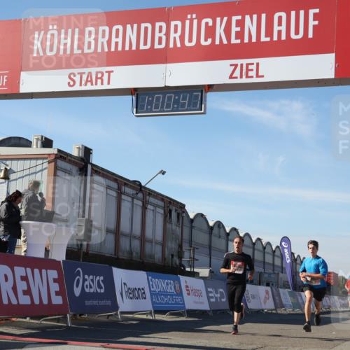 03.10.2025 - Köhlbrandbrückenlauf Luisa Fischer http://msf.ph/oto/9029082 03.10.2025 13:00:46 Ziel 4016, 4018, 4228, 4763, 5011, 6042, 6464, 6525 meine-sportfotos.de