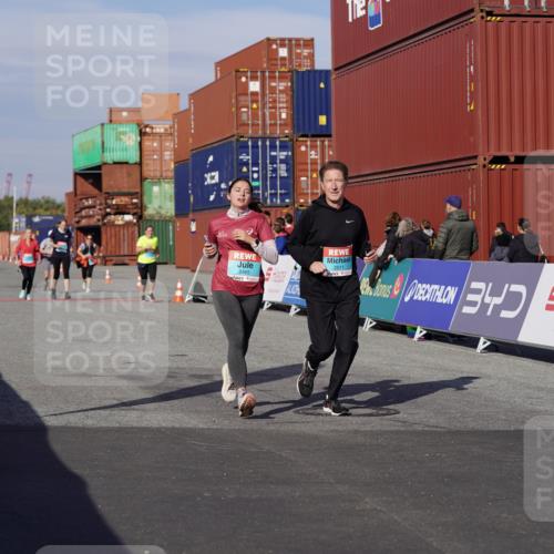 03.10.2025 - Köhlbrandbrückenlauf Michael Burmester http://msf.ph/oto/9029084 03.10.2025 10:33:44 Ziel 2465, 2511, 2838 meine-sportfotos.de