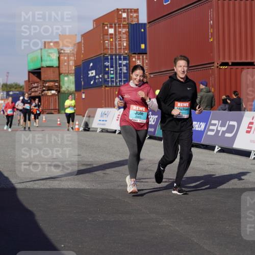 03.10.2025 - Köhlbrandbrückenlauf Michael Burmester http://msf.ph/oto/9029088 03.10.2025 10:33:44 Ziel 2465, 2511, 2838 meine-sportfotos.de