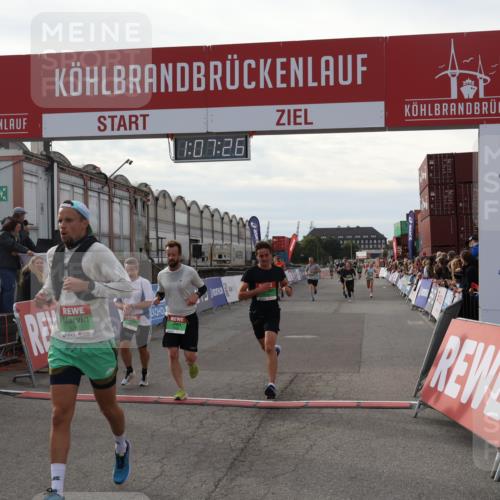 03.10.2025 - Köhlbrandbrückenlauf Julia Fischer http://msf.ph/oto/9029096 03.10.2025 16:07:26 Ziel 7056, 7071, 7093, 7172, 7302, 7340, 7402, 7434, 7499, 7560, 9018, 9261 meine-sportfotos.de