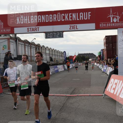 03.10.2025 - Köhlbrandbrückenlauf Julia Fischer http://msf.ph/oto/9029099 03.10.2025 16:07:27 Ziel 7056, 7071, 7093, 7172, 7302, 7340, 7365, 7402, 7434, 7499, 9018, 9261 meine-sportfotos.de