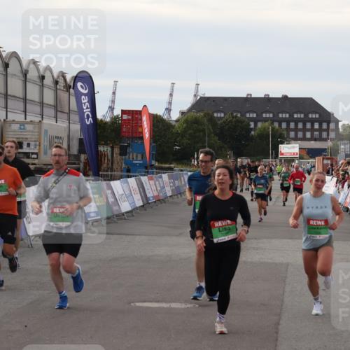 03.10.2025 - Köhlbrandbrückenlauf Julia Fischer http://msf.ph/oto/9029104 03.10.2025 16:07:31 Ziel 7056, 7071, 7093, 7172, 7365, 7402, 7434, 7499, 8745, 8919, 9018, 9261 meine-sportfotos.de
