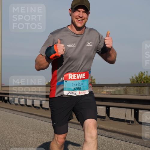 03.10.2025 - Köhlbrandbrückenlauf Fabian Wolf http://msf.ph/oto/9029124 03.10.2025 09:44:10 Position 3 3795 meine-sportfotos.de