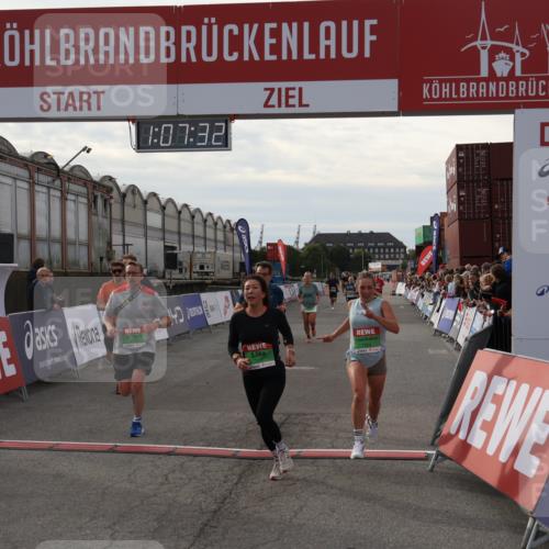 03.10.2025 - Köhlbrandbrückenlauf Julia Fischer http://msf.ph/oto/9029126 03.10.2025 16:07:32 Ziel 7056, 7071, 7172, 7365, 7402, 7434, 7499, 8745, 8919, 9018, 9261 meine-sportfotos.de
