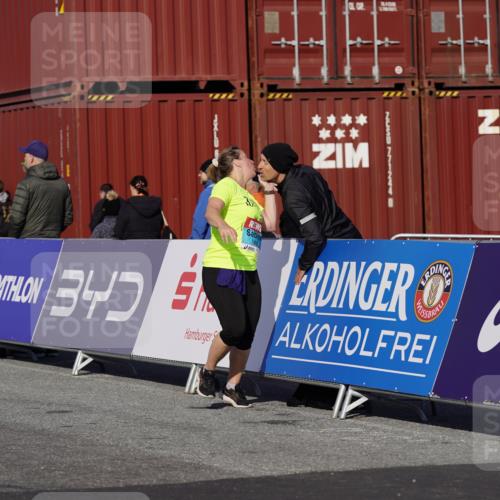 03.10.2025 - Köhlbrandbrückenlauf Michael Burmester http://msf.ph/oto/9029153 03.10.2025 10:33:51 Ziel 1800, 1991, 2600, 2652, 3142, 3604 meine-sportfotos.de