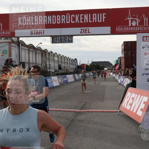 03.10.2025 - Köhlbrandbrückenlauf Julia Fischer http://msf.ph/oto/9029155 03.10.2025 16:07:34 Ziel 7056, 7071, 7172, 7365, 7402, 7434, 7499, 8745, 8862, 8919, 9018, 9261 meine-sportfotos.de