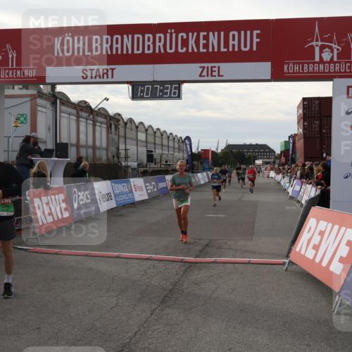 03.10.2025 - Köhlbrandbrückenlauf Julia Fischer http://msf.ph/oto/9029158 03.10.2025 16:07:36 Ziel 7056, 7071, 7172, 7179, 7365, 7402, 7434, 7499, 8745, 8862, 8919, 9018 meine-sportfotos.de