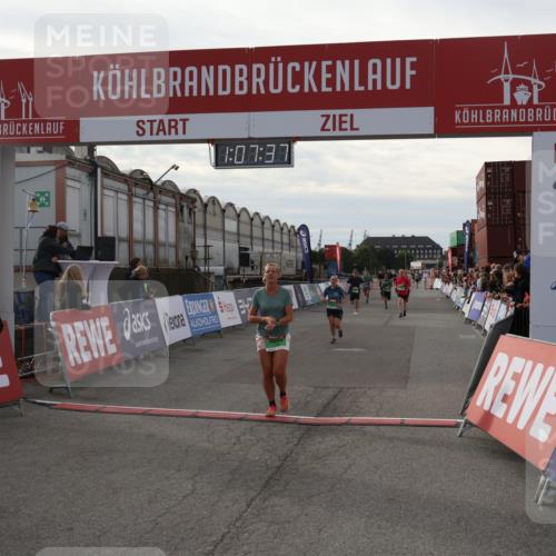 03.10.2025 - Köhlbrandbrückenlauf Julia Fischer http://msf.ph/oto/9029166 03.10.2025 16:07:37 Ziel 7056, 7071, 7172, 7179, 7365, 7499, 8745, 8862, 8919, 9020, 9456, 9457 meine-sportfotos.de