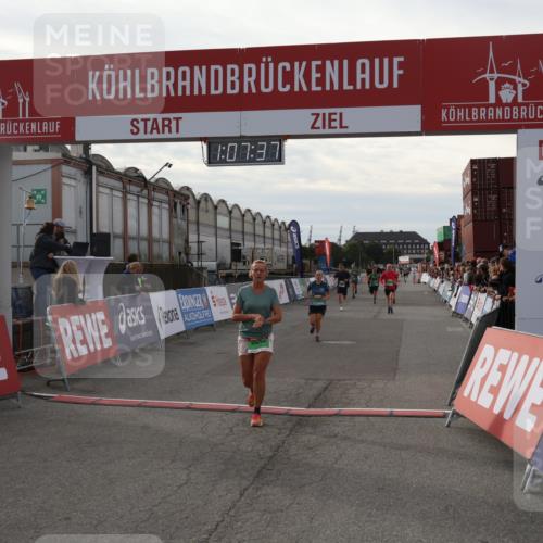 03.10.2025 - Köhlbrandbrückenlauf Julia Fischer http://msf.ph/oto/9029169 03.10.2025 16:07:37 Ziel 7056, 7071, 7172, 7179, 7365, 7499, 8745, 8862, 8919, 9020, 9456, 9457 meine-sportfotos.de