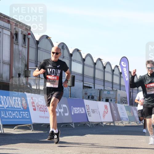 03.10.2025 - Köhlbrandbrückenlauf Luisa Fischer http://msf.ph/oto/9029172 03.10.2025 13:00:56 Ziel 4069, 4177, 4407, 4425, 4512, 4820, 6042, 6464, 6525 meine-sportfotos.de