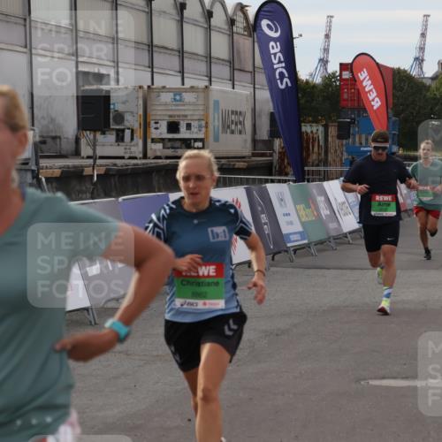 03.10.2025 - Köhlbrandbrückenlauf Julia Fischer http://msf.ph/oto/9029173 03.10.2025 16:07:39 Ziel 7056, 7071, 7172, 7179, 7365, 7499, 8745, 8862, 8919, 9020, 9456, 9457 meine-sportfotos.de