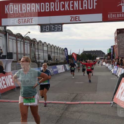 03.10.2025 - Köhlbrandbrückenlauf Julia Fischer http://msf.ph/oto/9029178 03.10.2025 16:07:39 Ziel 7056, 7071, 7172, 7179, 7365, 7499, 8745, 8862, 8919, 9020, 9456, 9457 meine-sportfotos.de