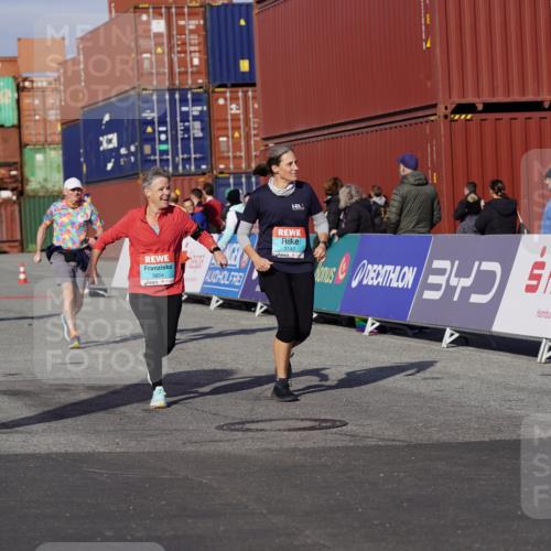 03.10.2025 - Köhlbrandbrückenlauf Michael Burmester http://msf.ph/oto/9029185 03.10.2025 10:33:53 Ziel 1800, 1991, 2600, 2652, 3142, 3604 meine-sportfotos.de