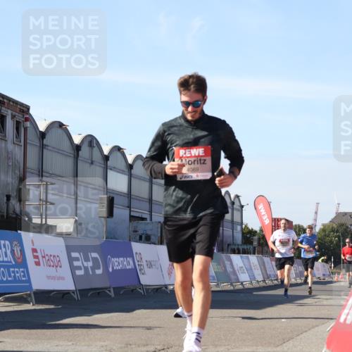 03.10.2025 - Köhlbrandbrückenlauf Luisa Fischer http://msf.ph/oto/9029191 03.10.2025 13:00:57 Ziel 4069, 4177, 4407, 4425, 4512, 4820, 6042, 6464, 6525 meine-sportfotos.de