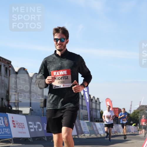 03.10.2025 - Köhlbrandbrückenlauf Luisa Fischer http://msf.ph/oto/9029198 03.10.2025 13:00:58 Ziel 4069, 4140, 4177, 4407, 4425, 4512, 4820, 6042, 6464 meine-sportfotos.de