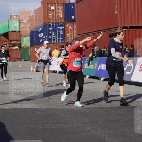 03.10.2025 - Köhlbrandbrückenlauf Michael Burmester http://msf.ph/oto/9029216 03.10.2025 10:33:54 Ziel 1800, 1991, 2600, 2652, 3142, 3604 meine-sportfotos.de