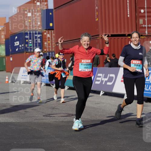 03.10.2025 - Köhlbrandbrückenlauf Michael Burmester http://msf.ph/oto/9029243 03.10.2025 10:33:55 Ziel 1800, 1991, 2600, 2652, 3142, 3604 meine-sportfotos.de