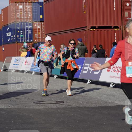 03.10.2025 - Köhlbrandbrückenlauf Michael Burmester http://msf.ph/oto/9029258 03.10.2025 10:33:56 Ziel 1800, 1991, 2600, 2652, 3142, 3604 meine-sportfotos.de