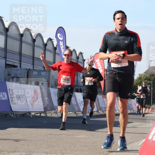 03.10.2025 - Köhlbrandbrückenlauf Luisa Fischer http://msf.ph/oto/9029269 03.10.2025 13:01:06 Ziel 4039, 4069, 4140, 4177, 4407, 4425, 4512, 4820, 5779, 6614 meine-sportfotos.de