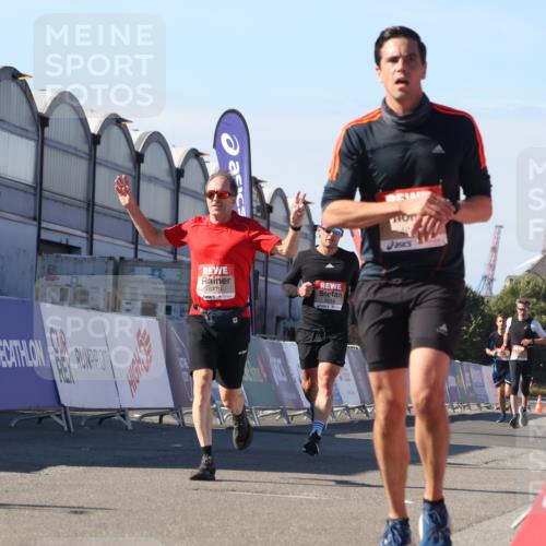 03.10.2025 - Köhlbrandbrückenlauf Luisa Fischer http://msf.ph/oto/9029273 03.10.2025 13:01:06 Ziel 4039, 4069, 4140, 4177, 4407, 4425, 4512, 4820, 5779, 6614 meine-sportfotos.de