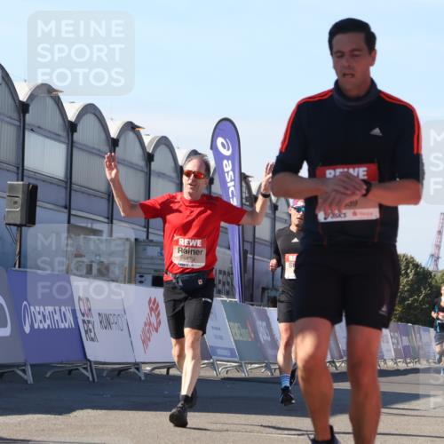 03.10.2025 - Köhlbrandbrückenlauf Luisa Fischer http://msf.ph/oto/9029278 03.10.2025 13:01:06 Ziel 4039, 4069, 4140, 4177, 4407, 4425, 4512, 4820, 5779, 6614 meine-sportfotos.de