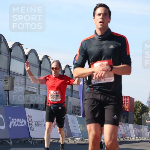 03.10.2025 - Köhlbrandbrückenlauf Luisa Fischer http://msf.ph/oto/9029282 03.10.2025 13:01:07 Ziel 4039, 4069, 4140, 4177, 4407, 4425, 4512, 5779, 6614 meine-sportfotos.de