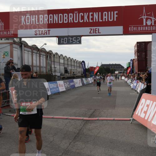03.10.2025 - Köhlbrandbrückenlauf Julia Fischer http://msf.ph/oto/9029287 03.10.2025 16:07:53 Ziel 7588, 7674, 7713, 7763, 7780, 8035, 9020, 9096, 9099, 9456, 9457 meine-sportfotos.de