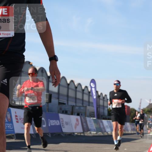 03.10.2025 - Köhlbrandbrückenlauf Luisa Fischer http://msf.ph/oto/9029301 03.10.2025 13:01:08 Ziel 4039, 4069, 4140, 4407, 4425, 4512, 5779, 6614 meine-sportfotos.de