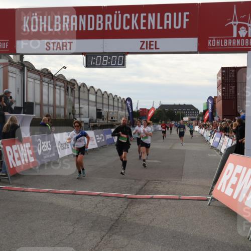 03.10.2025 - Köhlbrandbrückenlauf Julia Fischer http://msf.ph/oto/9029306 03.10.2025 16:08:00 Ziel 7085, 7335, 7494, 7713, 7763, 7780, 8824, 9096, 9099, 9543 meine-sportfotos.de