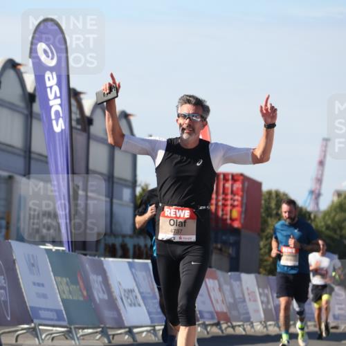 03.10.2025 - Köhlbrandbrückenlauf Luisa Fischer http://msf.ph/oto/9029321 03.10.2025 13:01:13 Ziel 4039, 4140, 4737, 5779, 6307, 6614 meine-sportfotos.de