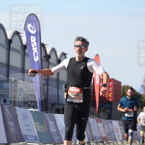 03.10.2025 - Köhlbrandbrückenlauf Luisa Fischer http://msf.ph/oto/9029327 03.10.2025 13:01:13 Ziel 4039, 4140, 4737, 5779, 6307, 6614 meine-sportfotos.de