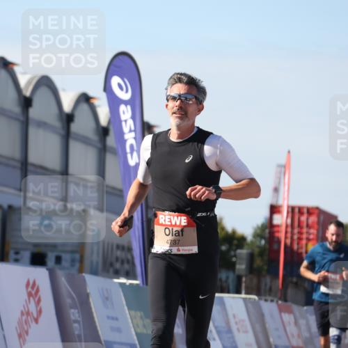 03.10.2025 - Köhlbrandbrückenlauf Luisa Fischer http://msf.ph/oto/9029335 03.10.2025 13:01:14 Ziel 4039, 4140, 4737, 5779, 6307, 6614 meine-sportfotos.de