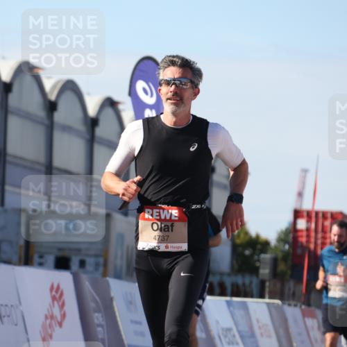 03.10.2025 - Köhlbrandbrückenlauf Luisa Fischer http://msf.ph/oto/9029338 03.10.2025 13:01:14 Ziel 4039, 4140, 4737, 5779, 6307, 6614 meine-sportfotos.de