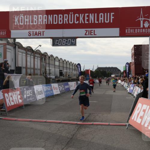 03.10.2025 - Köhlbrandbrückenlauf Julia Fischer http://msf.ph/oto/9029344 03.10.2025 16:08:04 Ziel 7085, 7319, 7335, 7494, 7713, 8824, 9072, 9096, 9543 meine-sportfotos.de