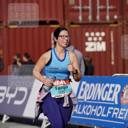 03.10.2025 - Köhlbrandbrückenlauf Michael Burmester http://msf.ph/oto/9029349 03.10.2025 10:34:08 Ziel 1497, 1606, 2311, 2530, 2578, 3388 meine-sportfotos.de