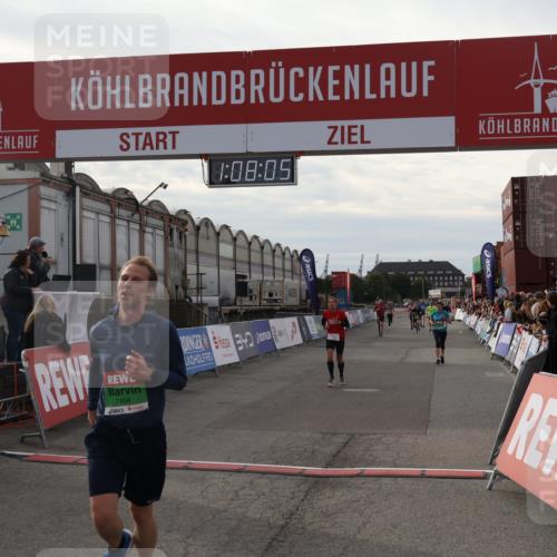 03.10.2025 - Köhlbrandbrückenlauf Julia Fischer http://msf.ph/oto/9029356 03.10.2025 16:08:05 Ziel 7085, 7319, 7335, 7494, 7713, 8824, 9072, 9096, 9543 meine-sportfotos.de