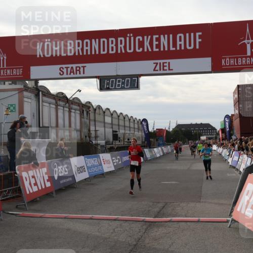 03.10.2025 - Köhlbrandbrückenlauf Julia Fischer http://msf.ph/oto/9029367 03.10.2025 16:08:07 Ziel 7085, 7319, 7335, 7494, 8824, 9072, 9543 meine-sportfotos.de