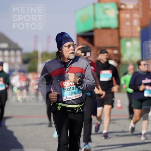 03.10.2025 - Köhlbrandbrückenlauf Michael Burmester http://msf.ph/oto/9029370 03.10.2025 10:34:12 Ziel 1497, 1606, 2011, 2020, 2271, 2311, 2530, 2578, 3324, 3388 meine-sportfotos.de