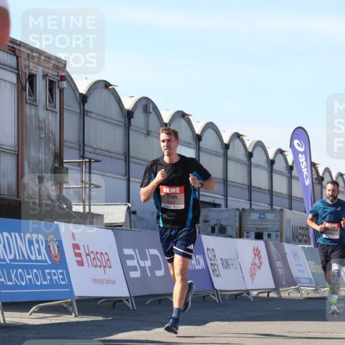03.10.2025 - Köhlbrandbrückenlauf Luisa Fischer http://msf.ph/oto/9029375 03.10.2025 13:01:17 Ziel 4039, 4737, 5779, 5915, 6307, 6614 meine-sportfotos.de