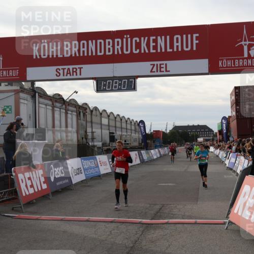 03.10.2025 - Köhlbrandbrückenlauf Julia Fischer http://msf.ph/oto/9029381 03.10.2025 16:08:08 Ziel 7085, 7319, 7335, 7494, 8824, 9072, 9543 meine-sportfotos.de