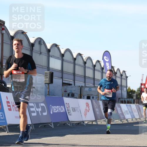 03.10.2025 - Köhlbrandbrückenlauf Luisa Fischer http://msf.ph/oto/9029382 03.10.2025 13:01:18 Ziel 4737, 5779, 5915, 6187, 6307, 6614 meine-sportfotos.de
