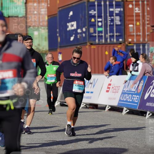03.10.2025 - Köhlbrandbrückenlauf Michael Burmester http://msf.ph/oto/9029386 03.10.2025 10:34:13 Ziel 1497, 1606, 2011, 2020, 2271, 2311, 2578, 3324, 3388 meine-sportfotos.de