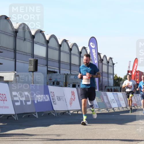03.10.2025 - Köhlbrandbrückenlauf Luisa Fischer http://msf.ph/oto/9029387 03.10.2025 13:01:18 Ziel 4737, 5779, 5915, 6187, 6307, 6614 meine-sportfotos.de